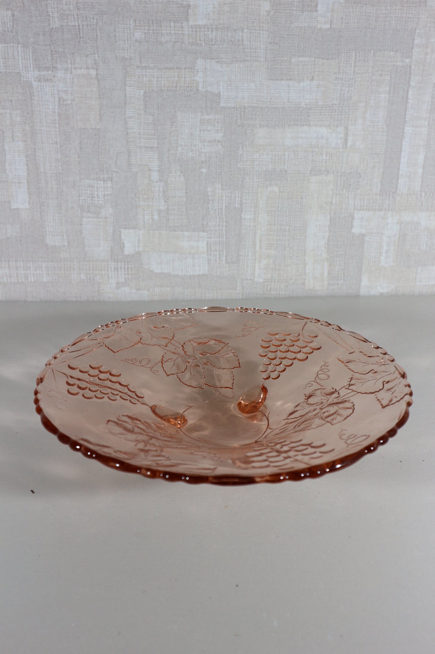 Schaal op voetje roze persglas