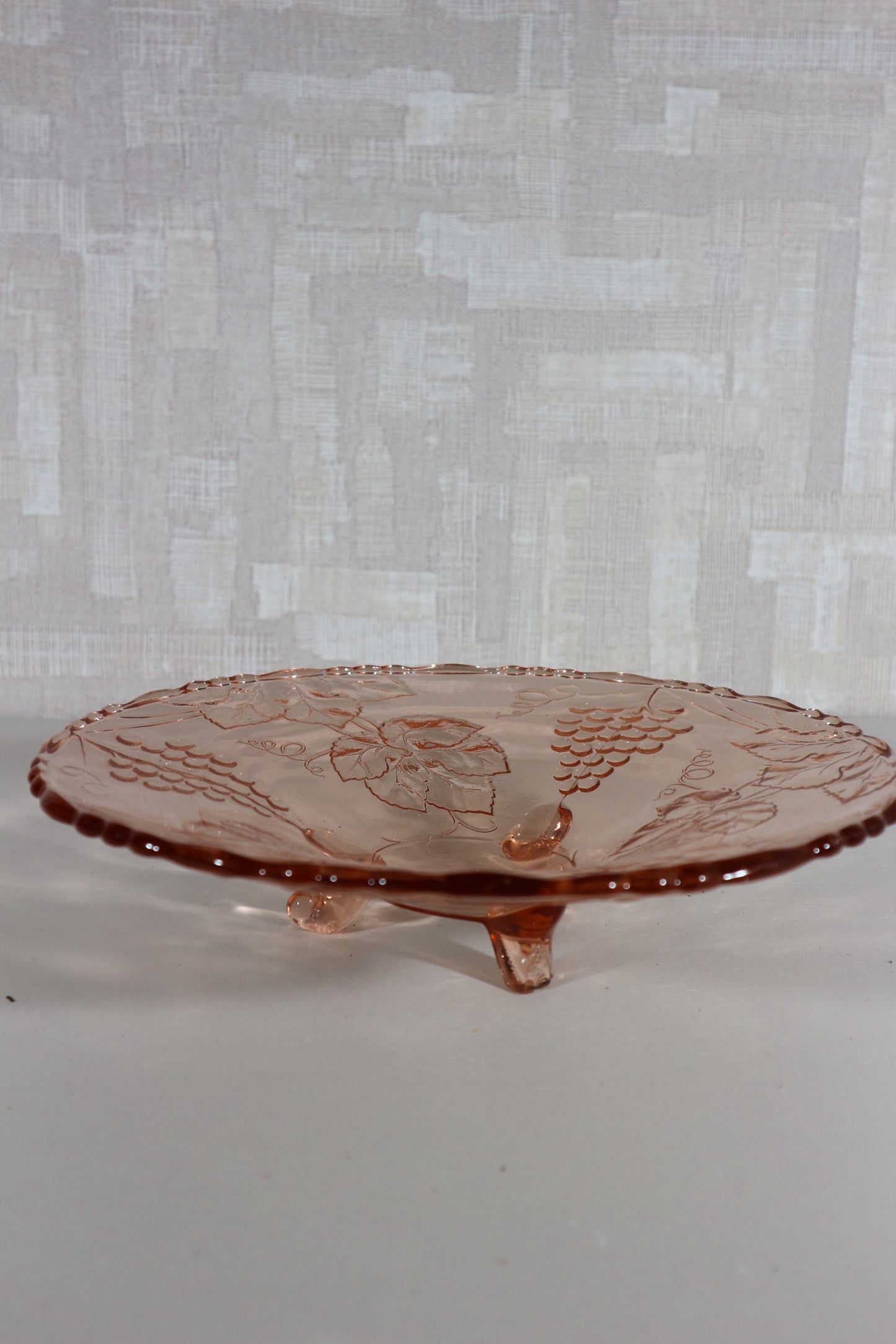 Schaal op voetje roze persglas