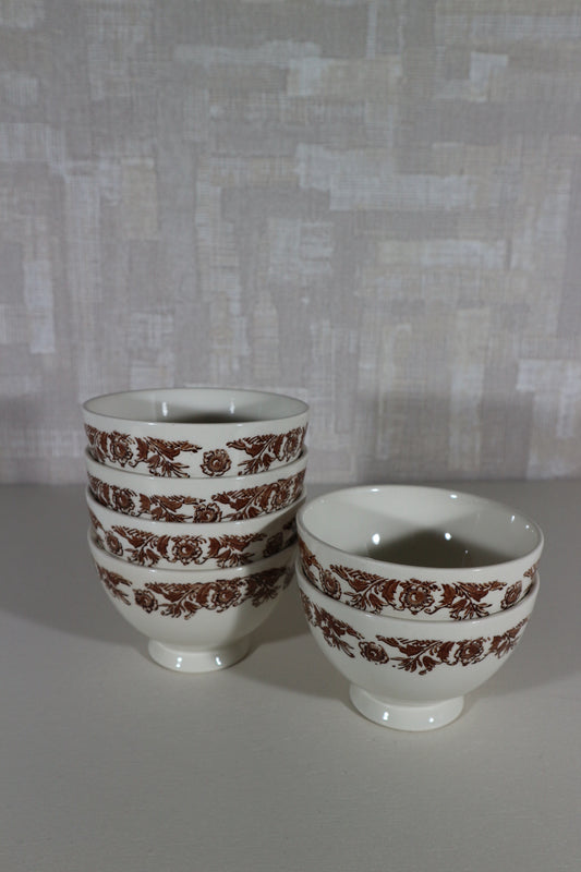 Kommetjes bruine bloemen